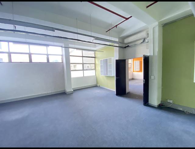 113M² OFFICE TO LET IN WOODSTOCK
